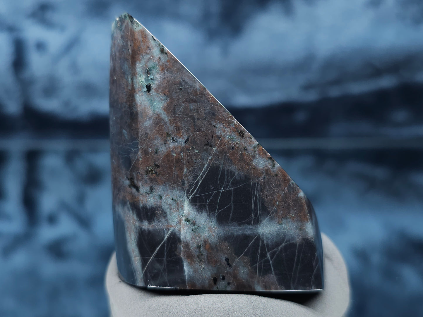 #44051 Labradorite