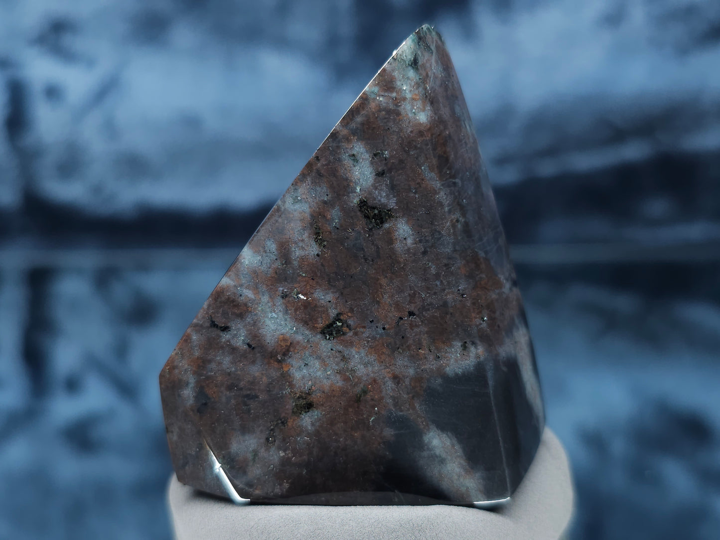 #44051 Labradorite