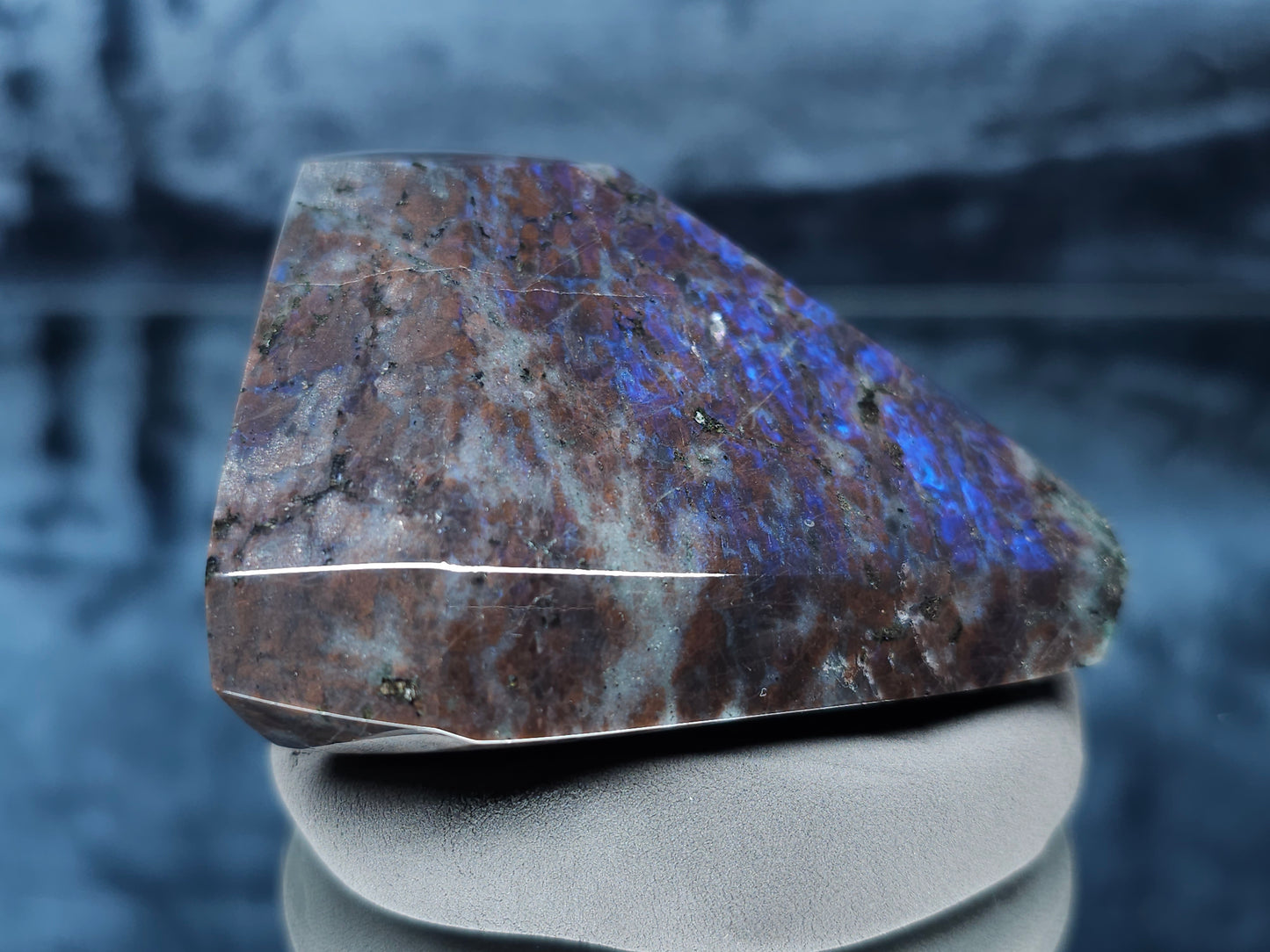 #44051 Labradorite