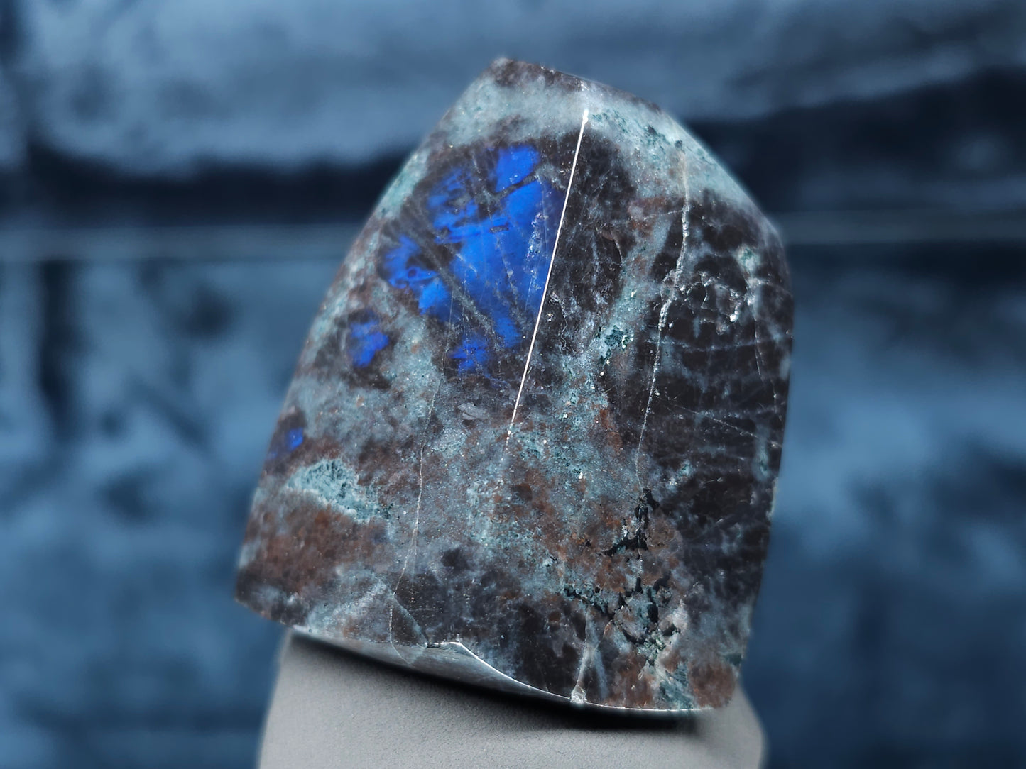 #44052 Labradorite