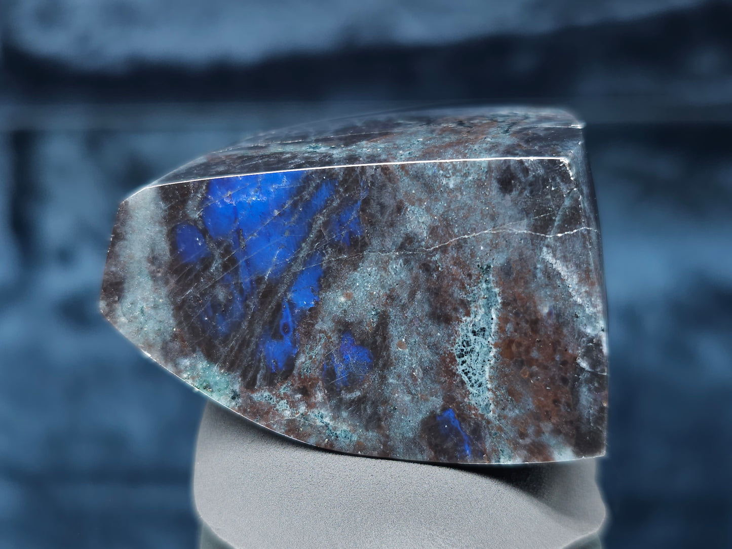#44052 Labradorite