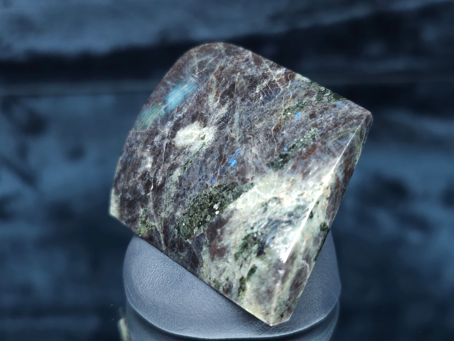 #44060 Labradorite