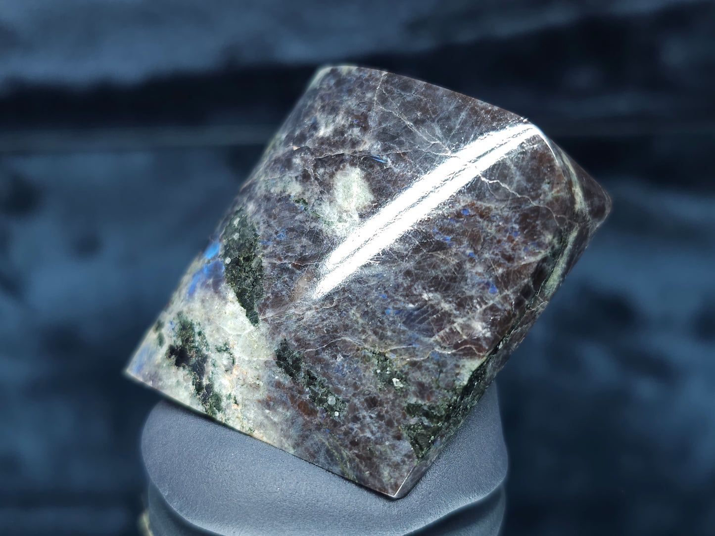 #44060 Labradorite