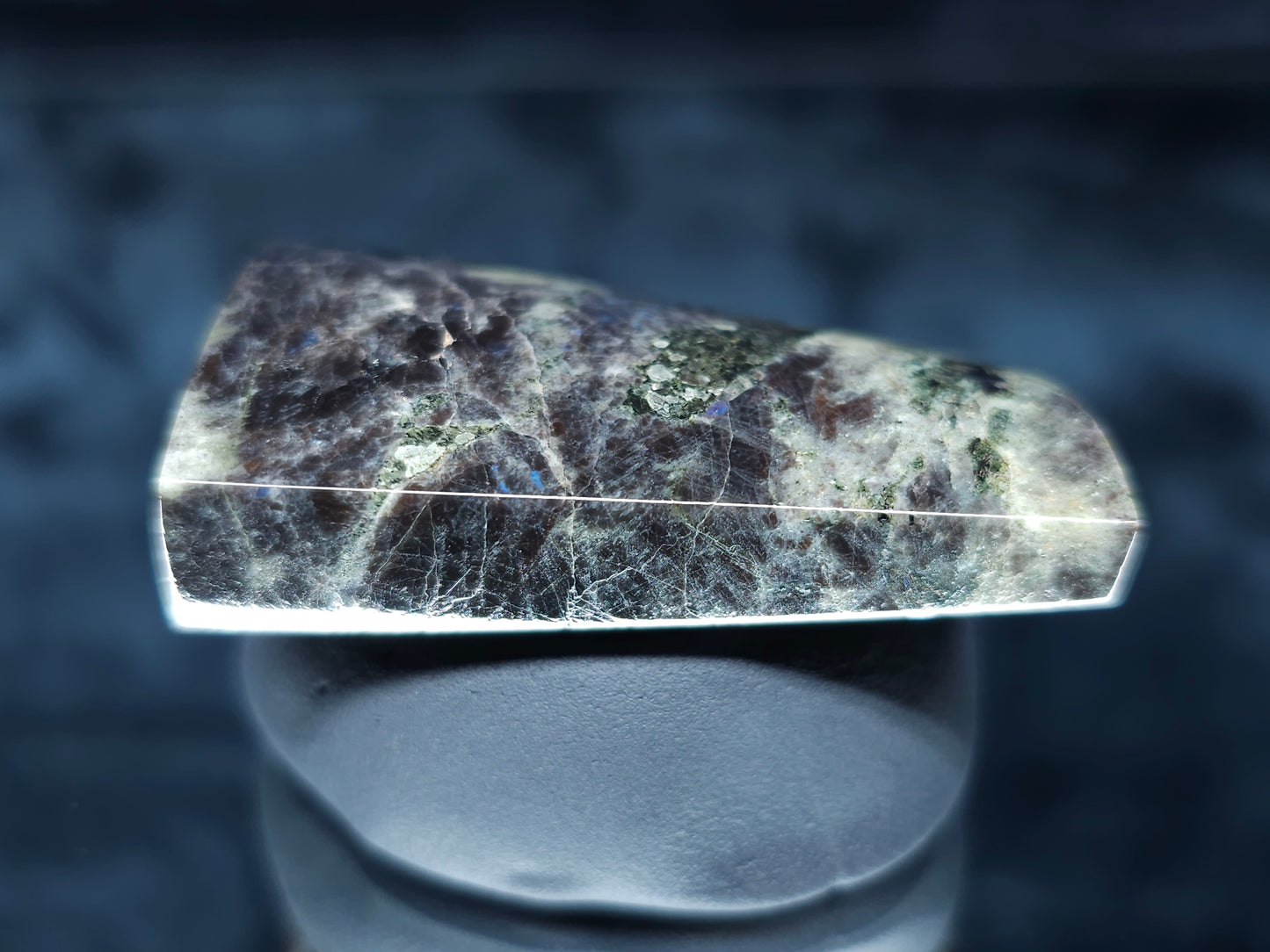 #44060 Labradorite