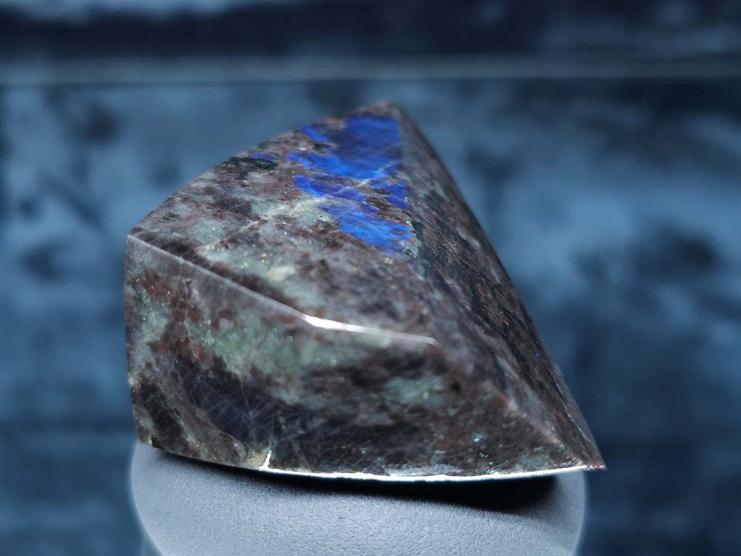 #44061 Labradorite