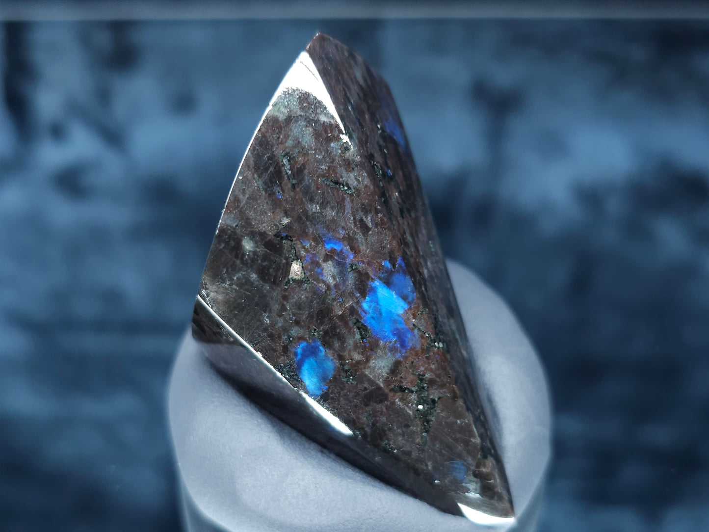 #44061 Labradorite