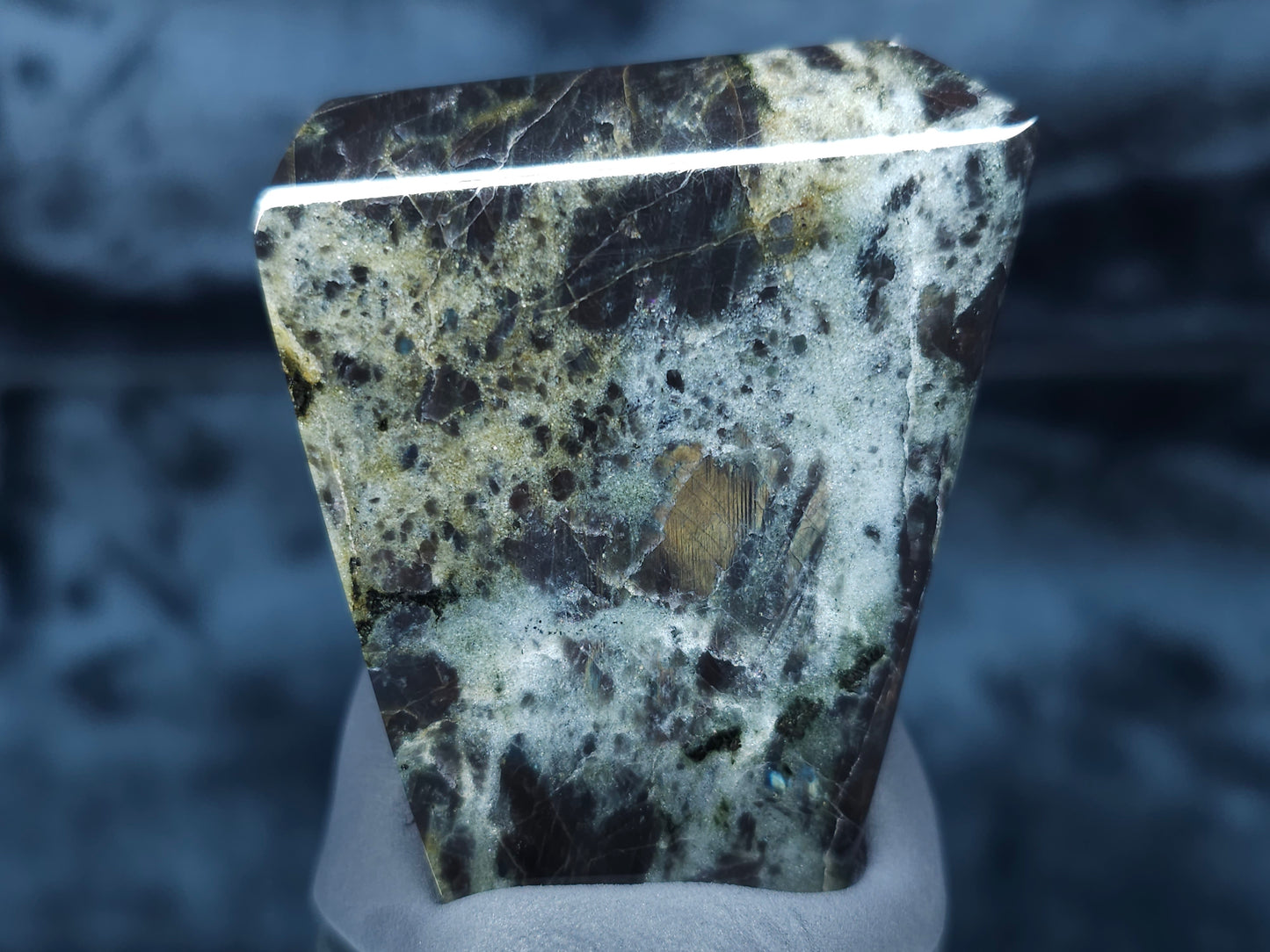 #44064 Labradorite