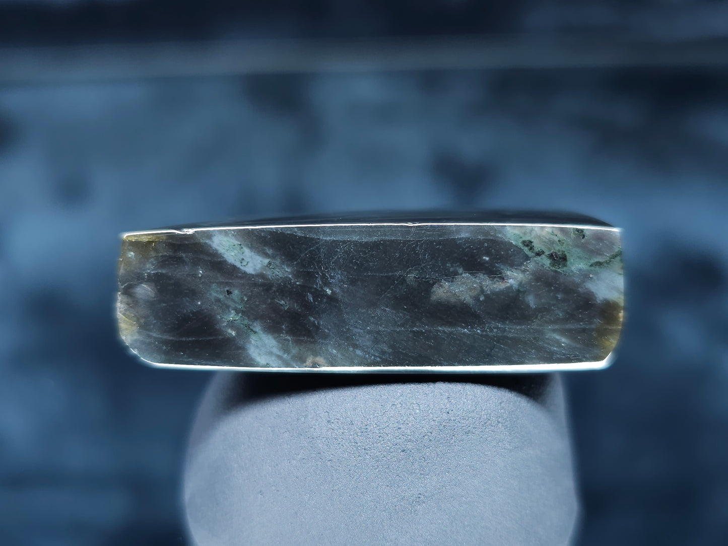 #44067 Labradorite