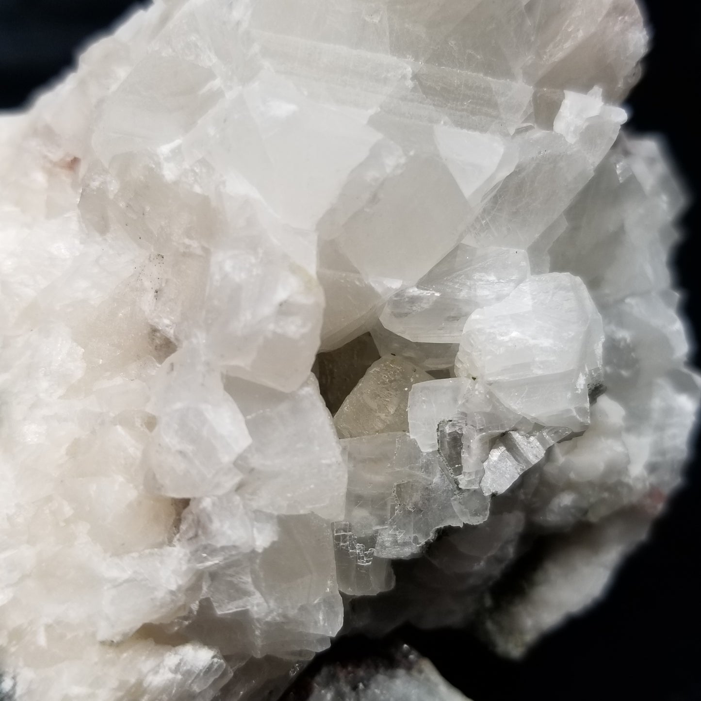 #11187 White block and Combined form Calcite formation on matrix