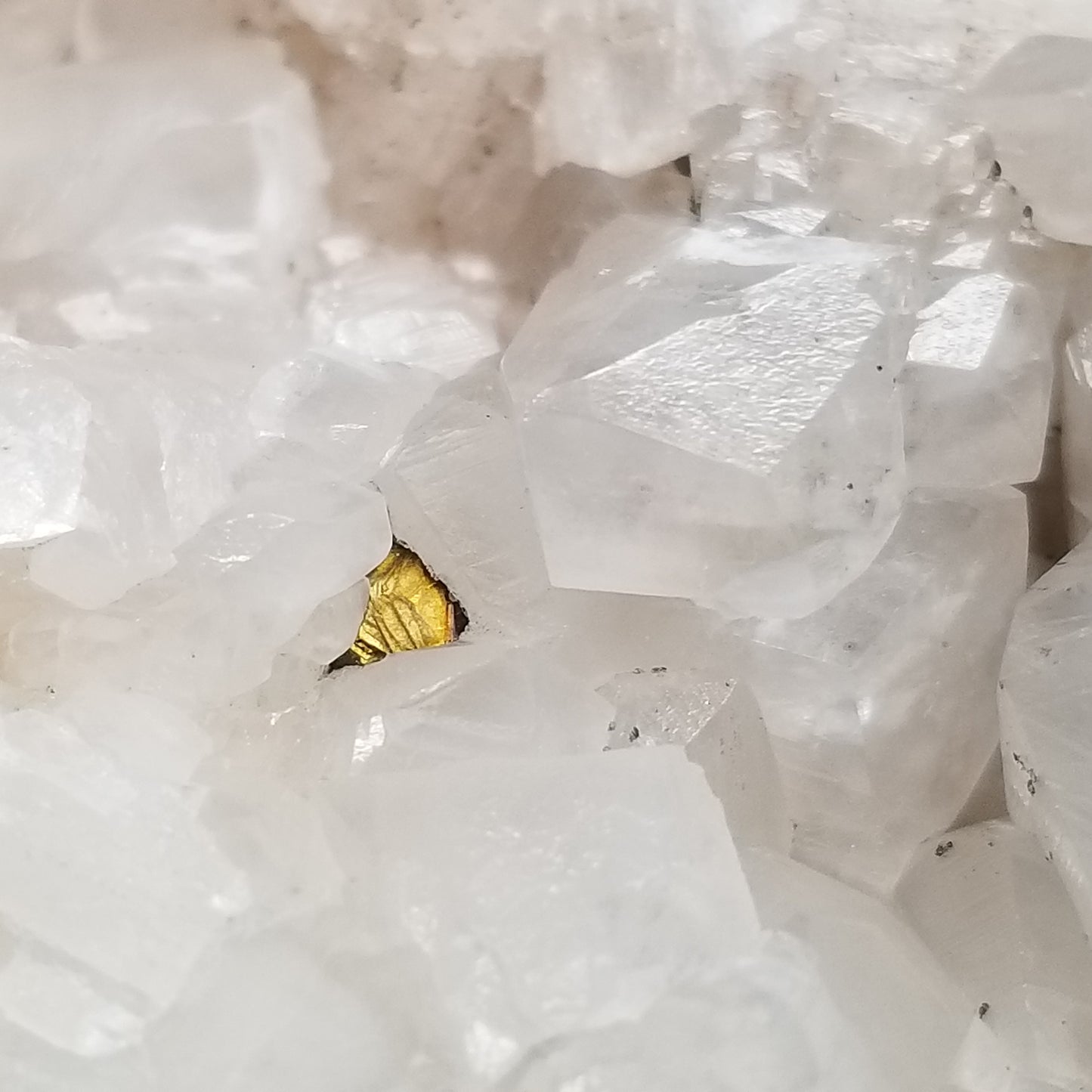 #11246 Chalcopyrite on Combined form Calcite with Hematite inclusions