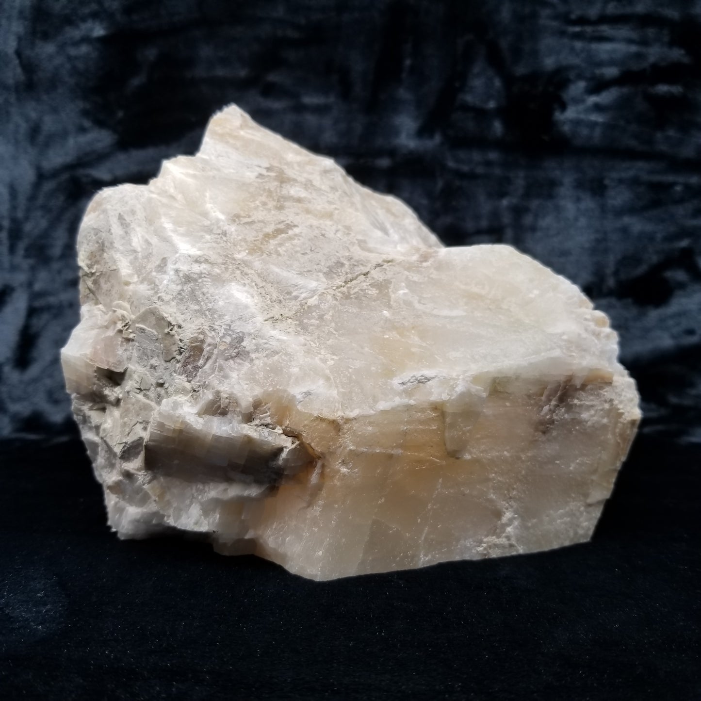 #11380 Large Honey Calcite block formation