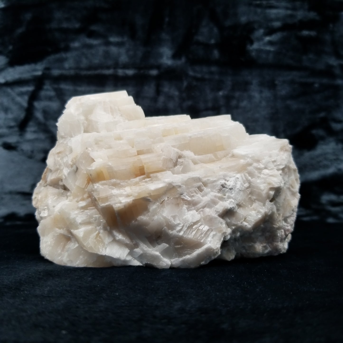 #11381 Honey Calcite block formation on matrix