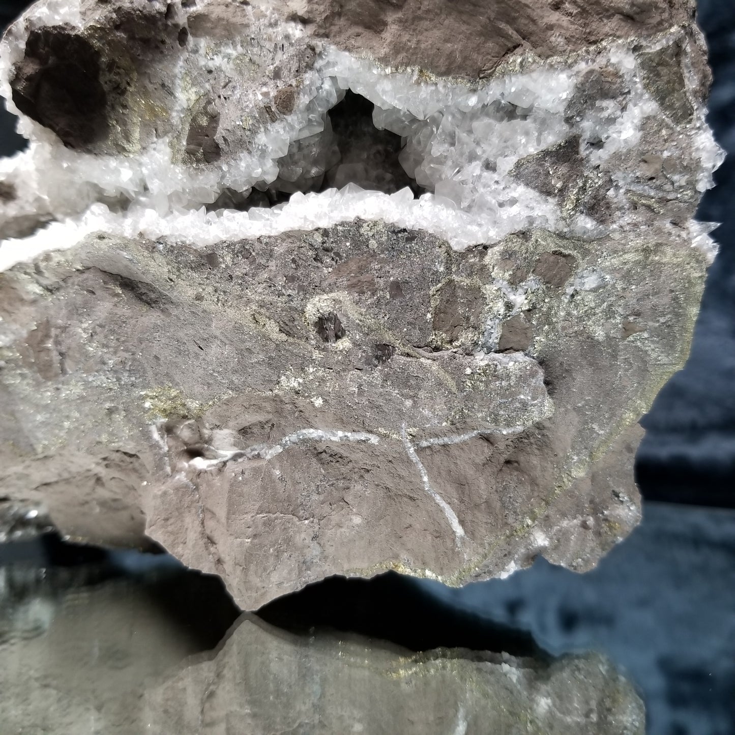 #33008 Super clear Nailhead Spar Calcite geode, Chalcopyrite ore and multiple small fossils in the matrix