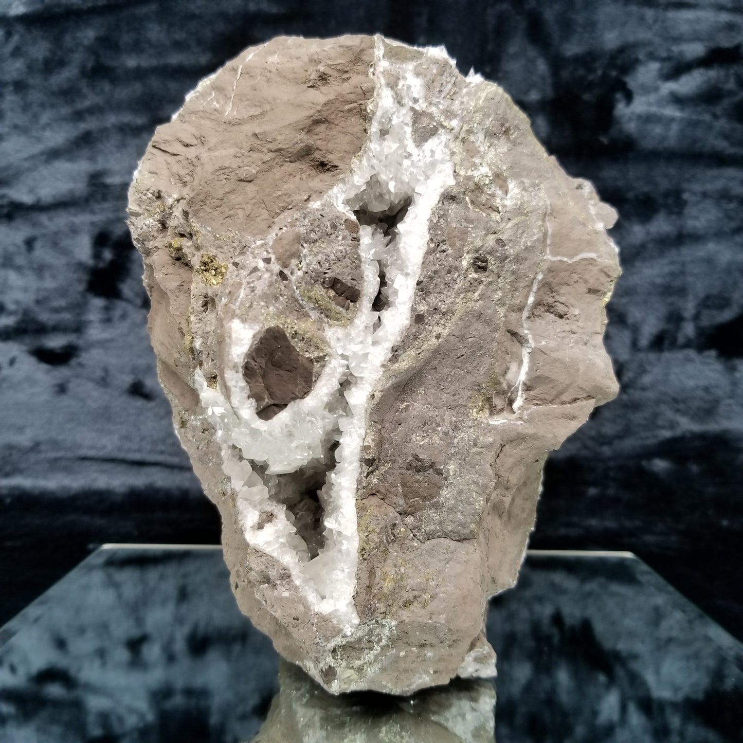 #33008 Super clear Nailhead Spar Calcite geode, Chalcopyrite ore and multiple small fossils in the matrix