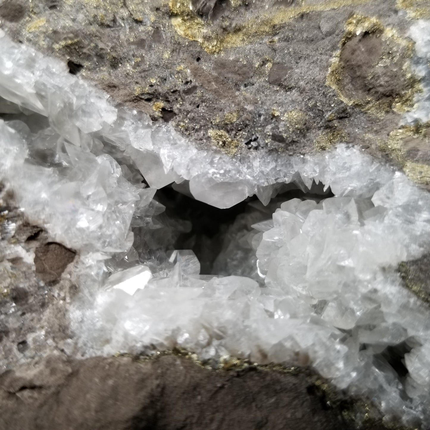 #33009 Super clear Nailhead Spar Calcite geode, Chalcopyrite ore and multiple small fossils in the matrix