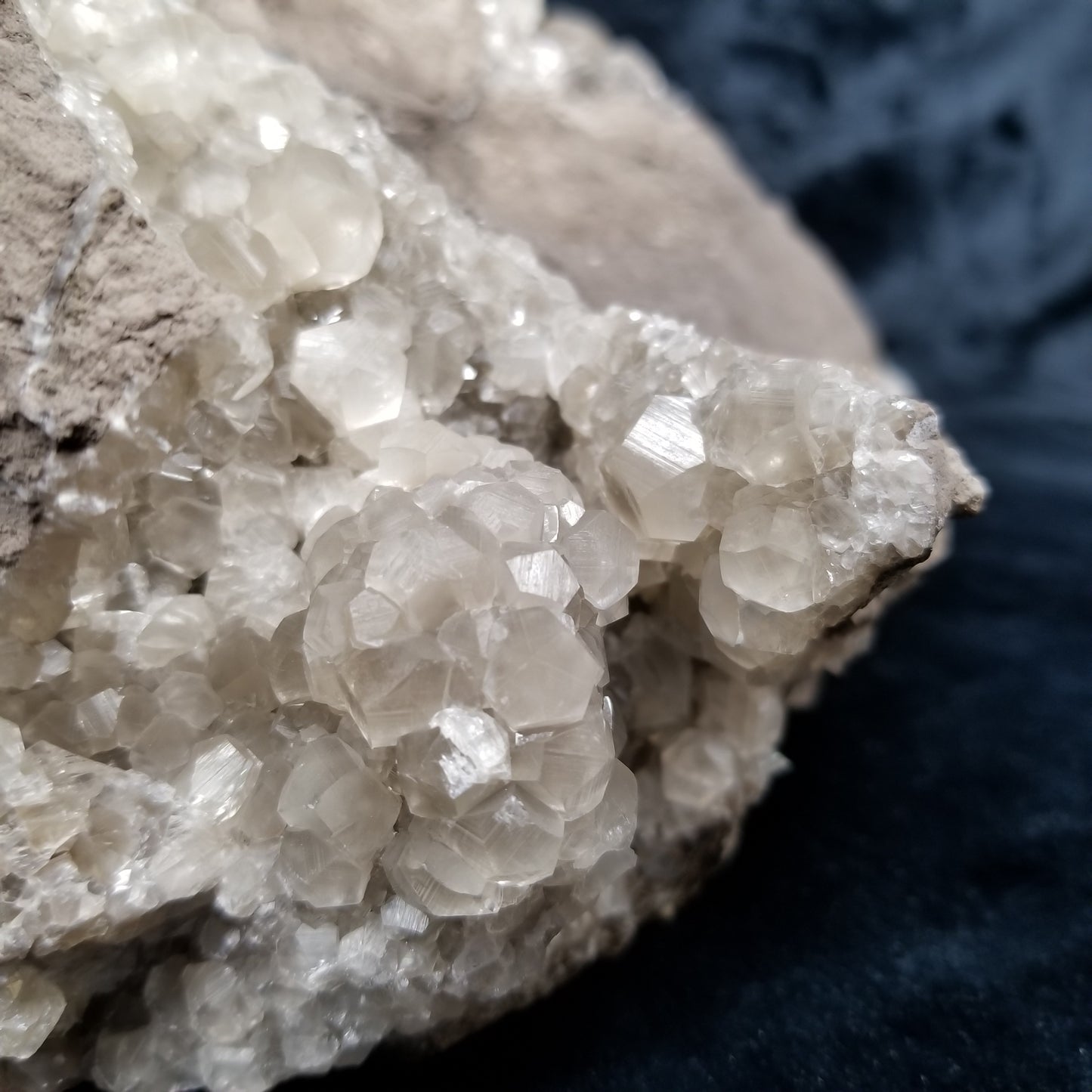 #33018 Super clear Nailhead Spar Calcite cluster, Chalcopyrite ore and multiple small fossils in the matrix
