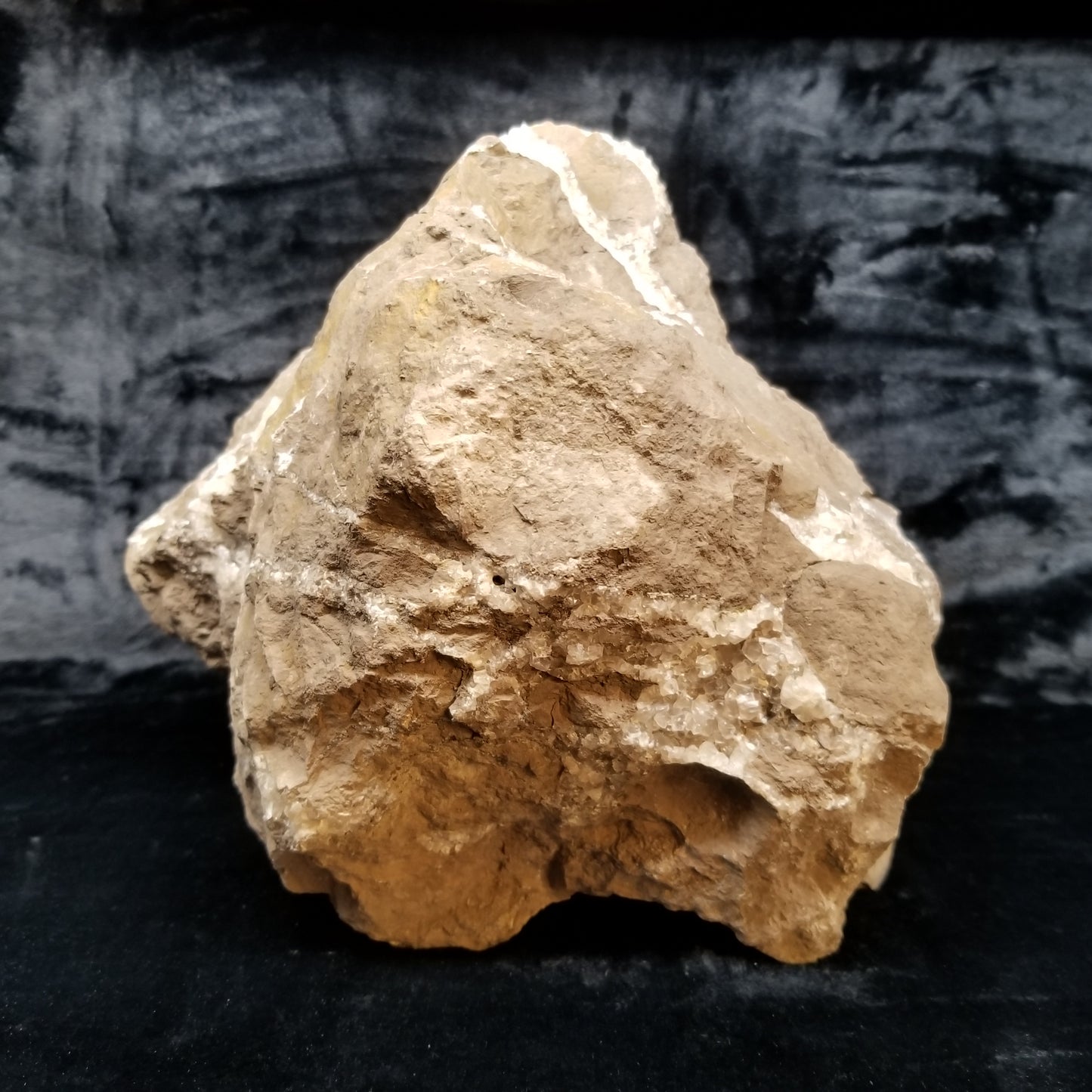#33021 Super clear Nailhead Spar Calcite geode, Chalcopyrite ore and multiple small fossils in the matrix