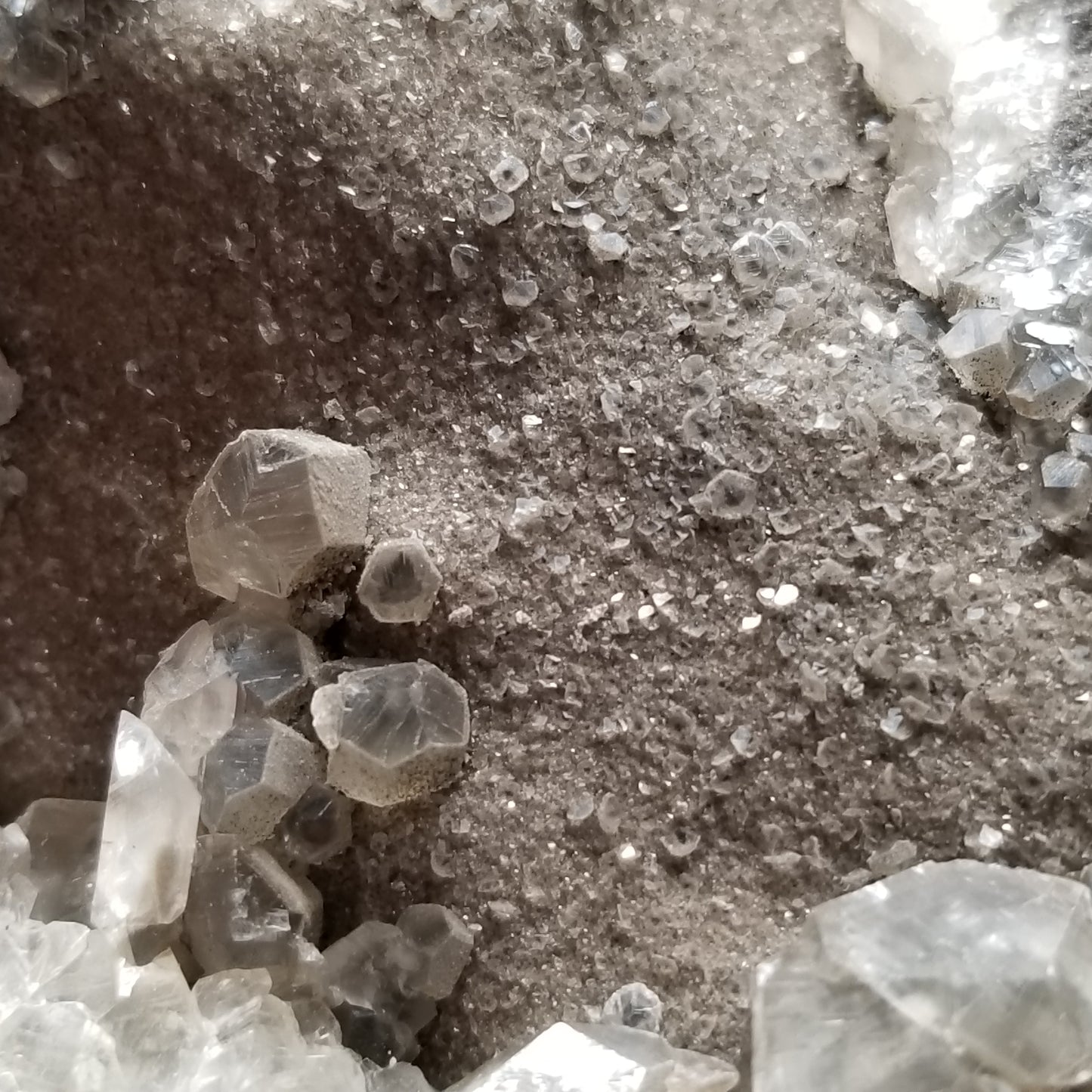 #33023 Super clear Nailhead Spar Calcite goede, Chalcopyrite ore and multiple small fossils in the matrix