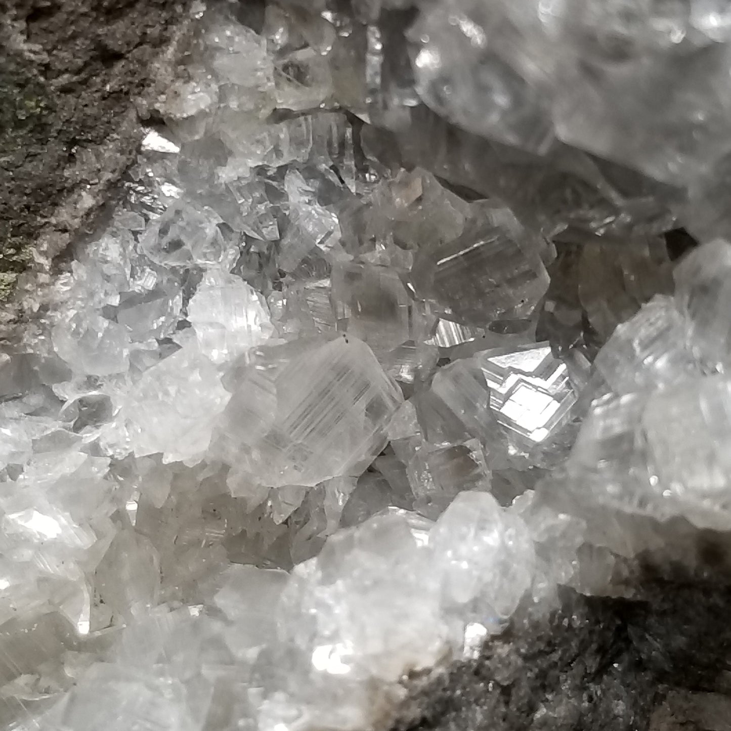 #33023 Super clear Nailhead Spar Calcite goede, Chalcopyrite ore and multiple small fossils in the matrix