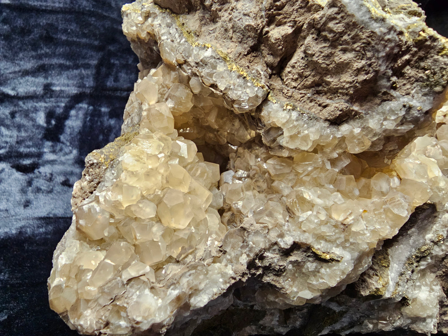 #33028 Super clear Nailhead Spar Calcite geode, Chalcopyrite ore and multiple small fossils in the matrix