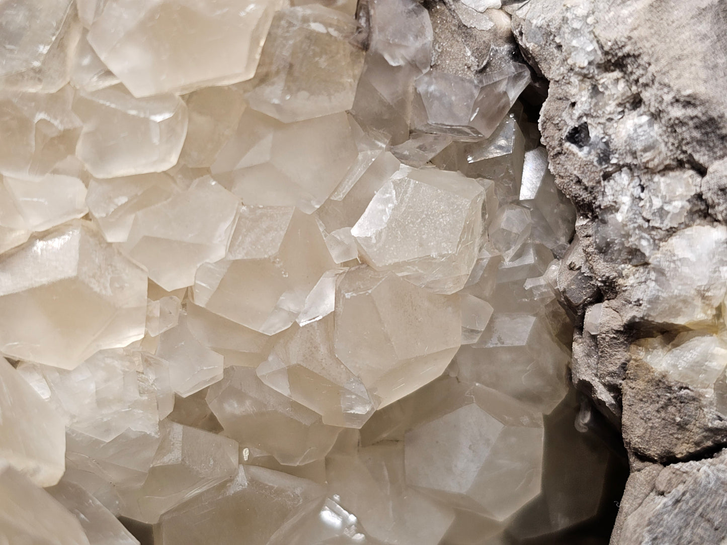 #33028 Super clear Nailhead Spar Calcite geode, Chalcopyrite ore and multiple small fossils in the matrix