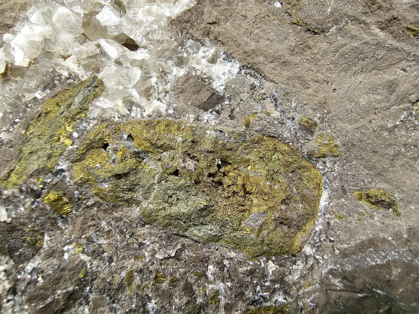 #33030 Super clear Nailhead Spar Calcite geode, Chalcopyrite ore and multiple small fossils in the matrix