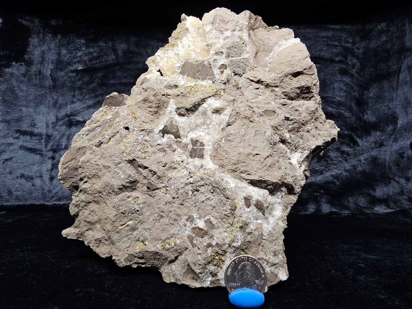 #33030 Super clear Nailhead Spar Calcite geode, Chalcopyrite ore and multiple small fossils in the matrix