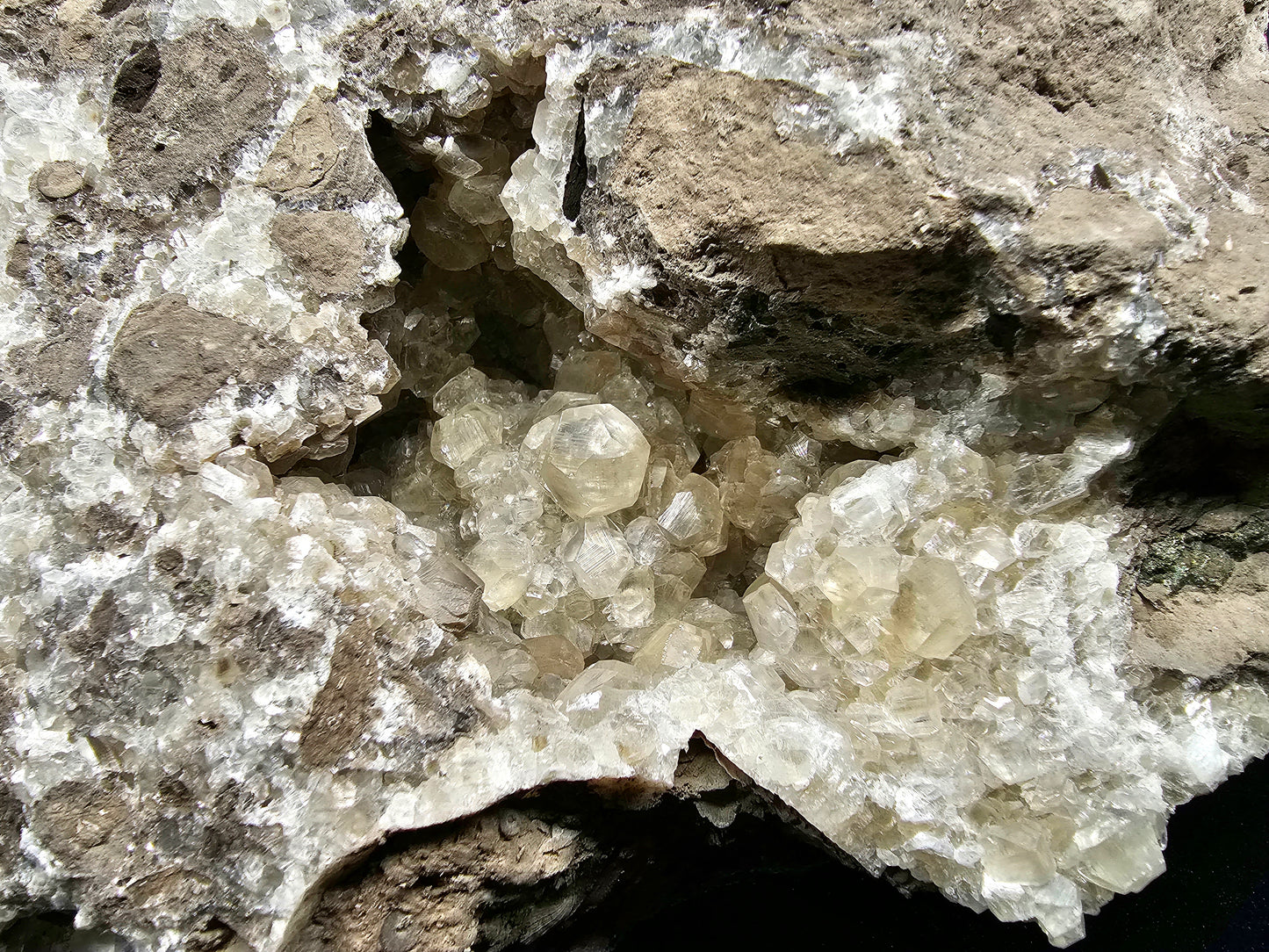 #33026 Super clear Nailhead Spar Calcite geode, Chalcopyrite ore and multiple small fossils in the matrix