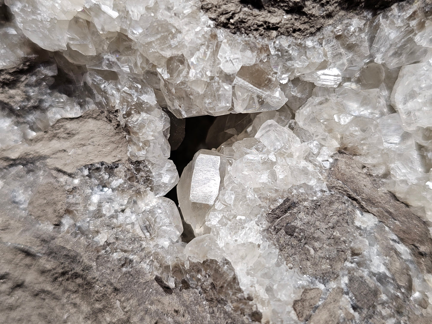 #33033 Super clear Nailhead Spar Calcite geode, Chalcopyrite ore and multiple small fossils in the matrix