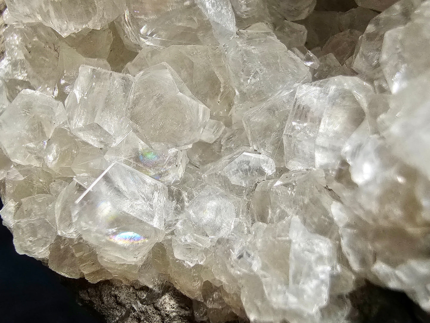 #33033 Super clear Nailhead Spar Calcite geode, Chalcopyrite ore and multiple small fossils in the matrix