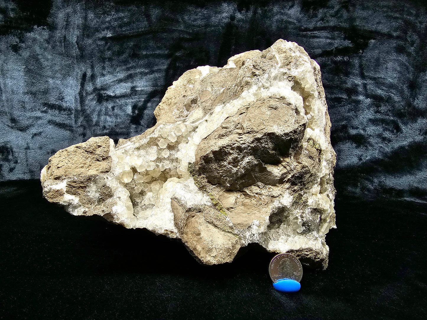 #33033 Super clear Nailhead Spar Calcite geode, Chalcopyrite ore and multiple small fossils in the matrix