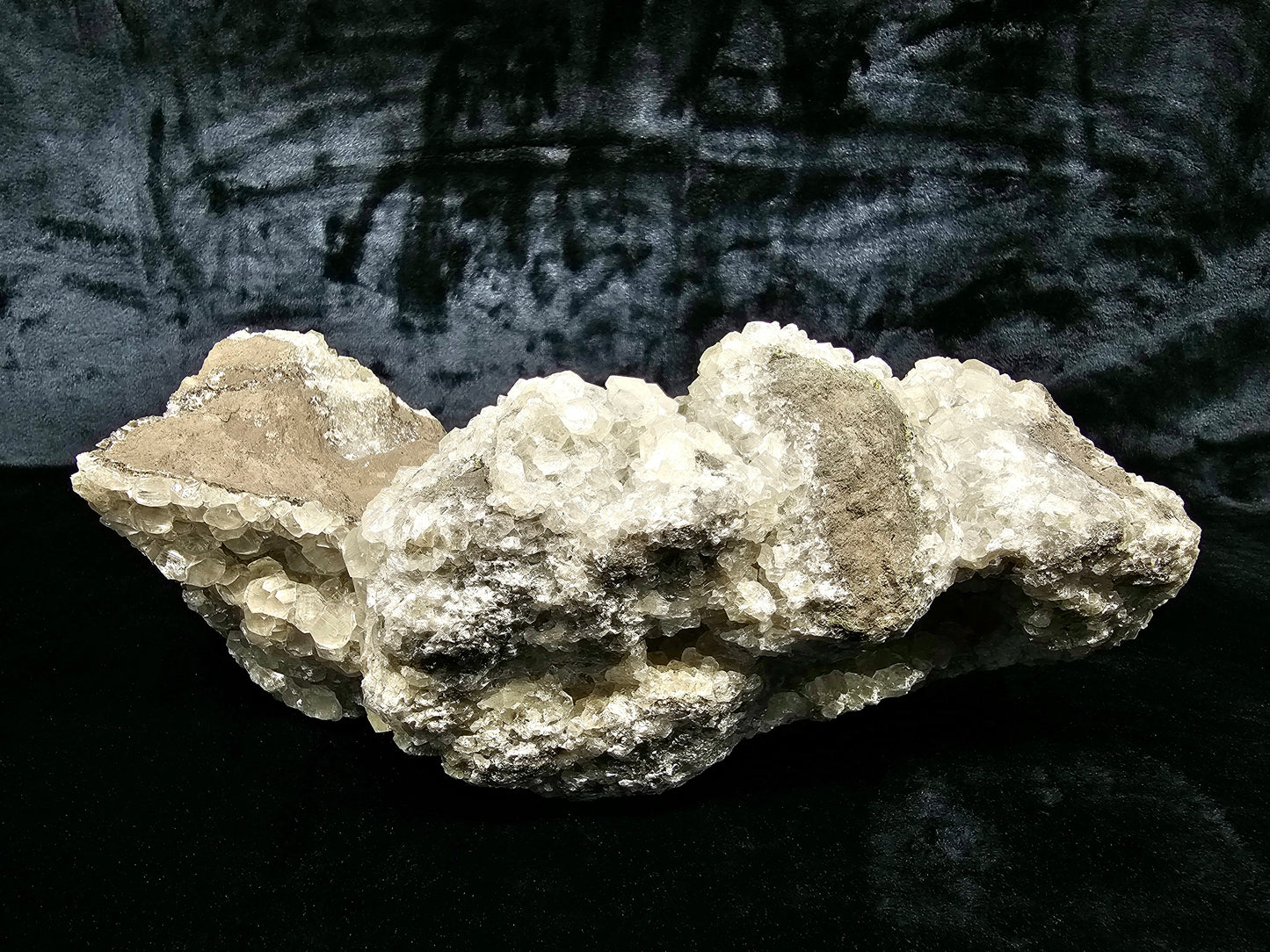 #33037 Super clear Nailhead Spar Calcite geode, Chalcopyrite ore and multiple small fossils in the matrix