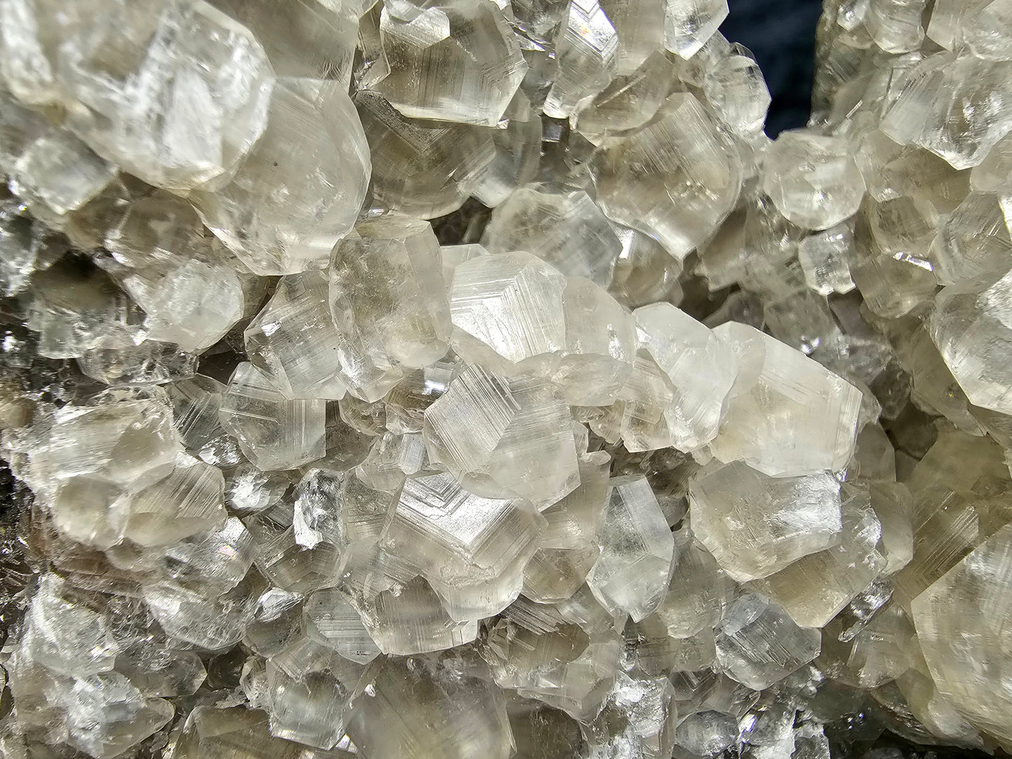 #33037 Super clear Nailhead Spar Calcite geode, Chalcopyrite ore and multiple small fossils in the matrix