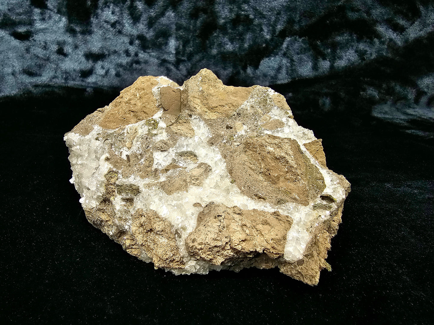 #33044 Super clear Nailhead Spar Calcite cluster, Chalcopyrite ore and multiple small fossils in the matrix