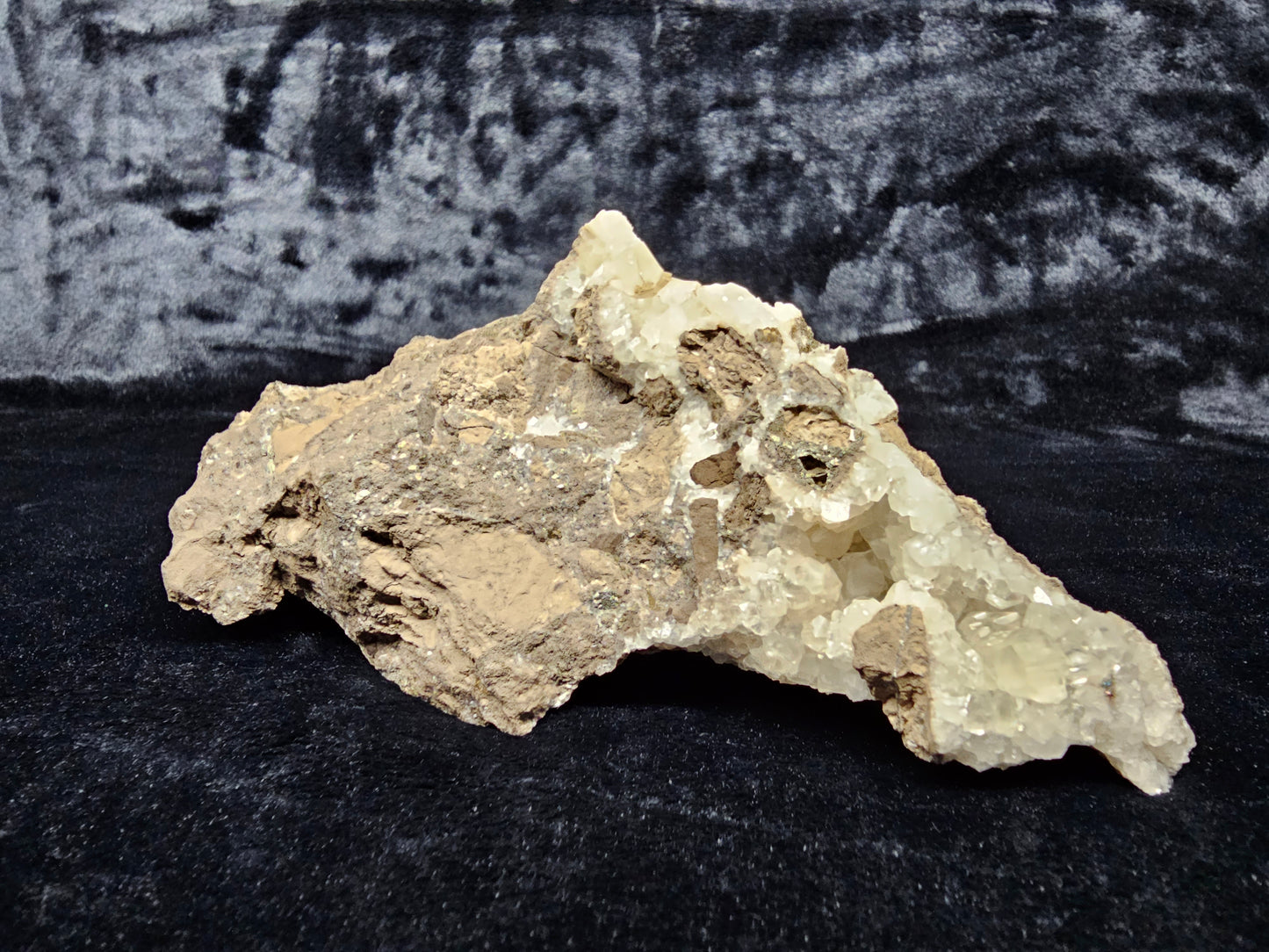 #33038 Super clear Nailhead Spar Calcite geode, Chalcopyrite ore and multiple small fossils in the matrix