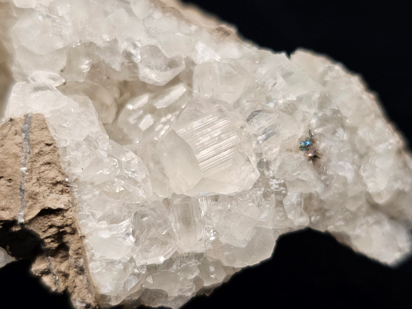 #33038 Super clear Nailhead Spar Calcite geode, Chalcopyrite ore and multiple small fossils in the matrix