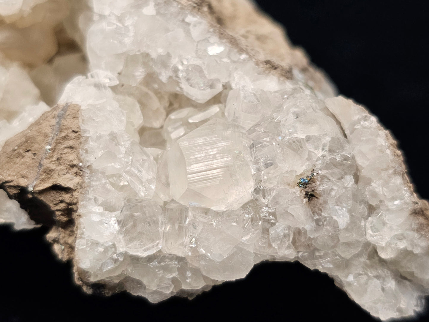 #33038 Super clear Nailhead Spar Calcite geode, Chalcopyrite ore and multiple small fossils in the matrix