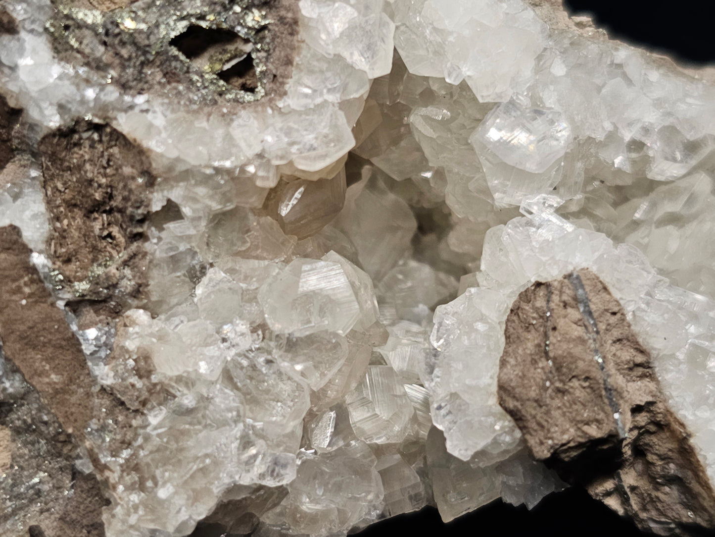 #33038 Super clear Nailhead Spar Calcite geode, Chalcopyrite ore and multiple small fossils in the matrix