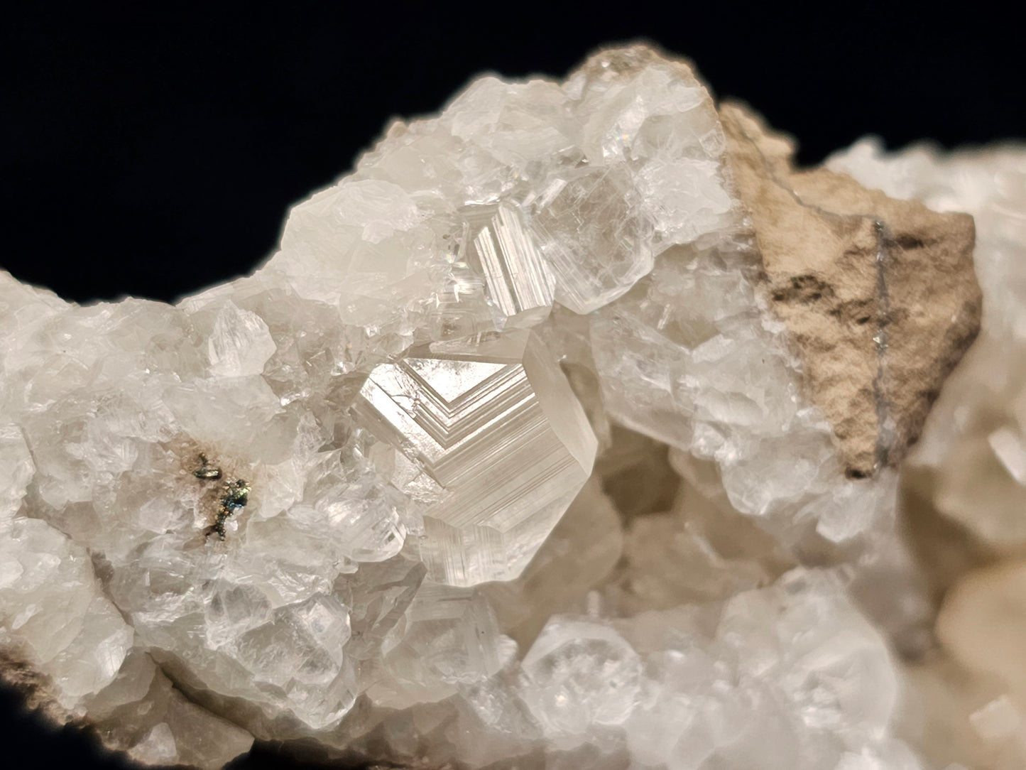 #33038 Super clear Nailhead Spar Calcite geode, Chalcopyrite ore and multiple small fossils in the matrix