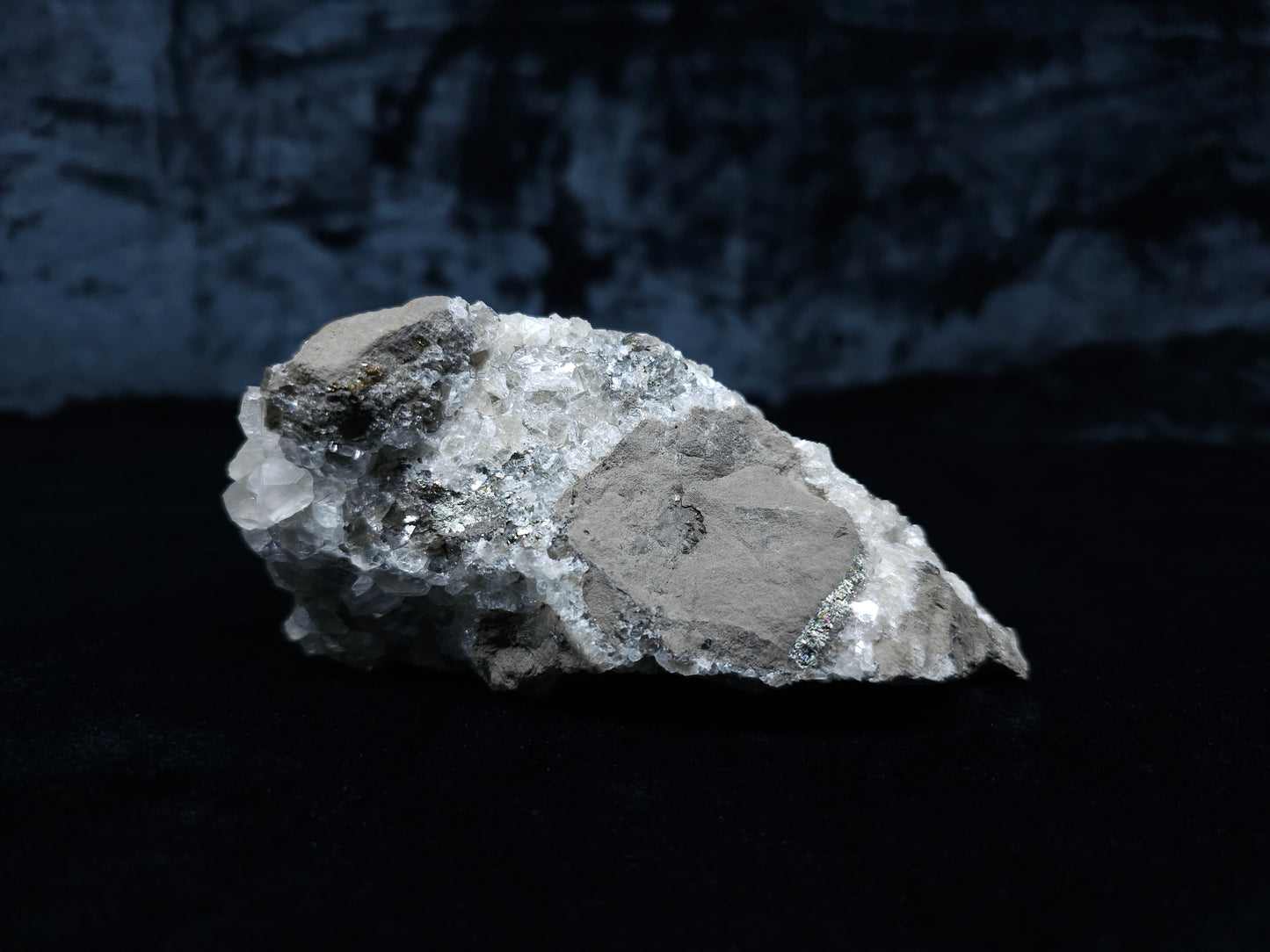#33068 Super clear Nailhead Spar Calcite cluster, Chalcopyrite ore and multiple small fossils in the matrix