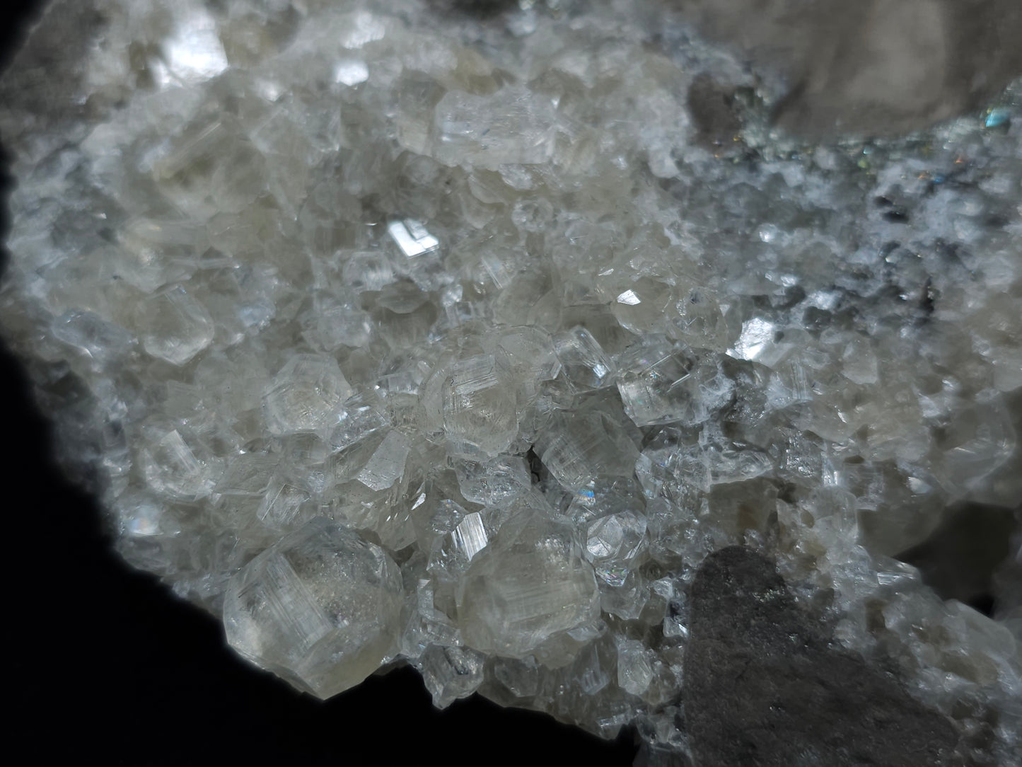 #33063 Super clear Nailhead Spar Calcite geode, Chalcopyrite ore and multiple small fossils in the matrix