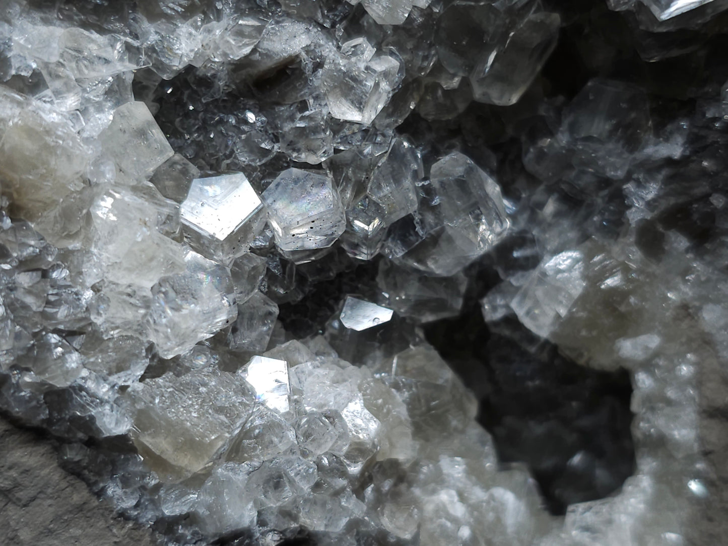 #33063 Super clear Nailhead Spar Calcite geode, Chalcopyrite ore and multiple small fossils in the matrix