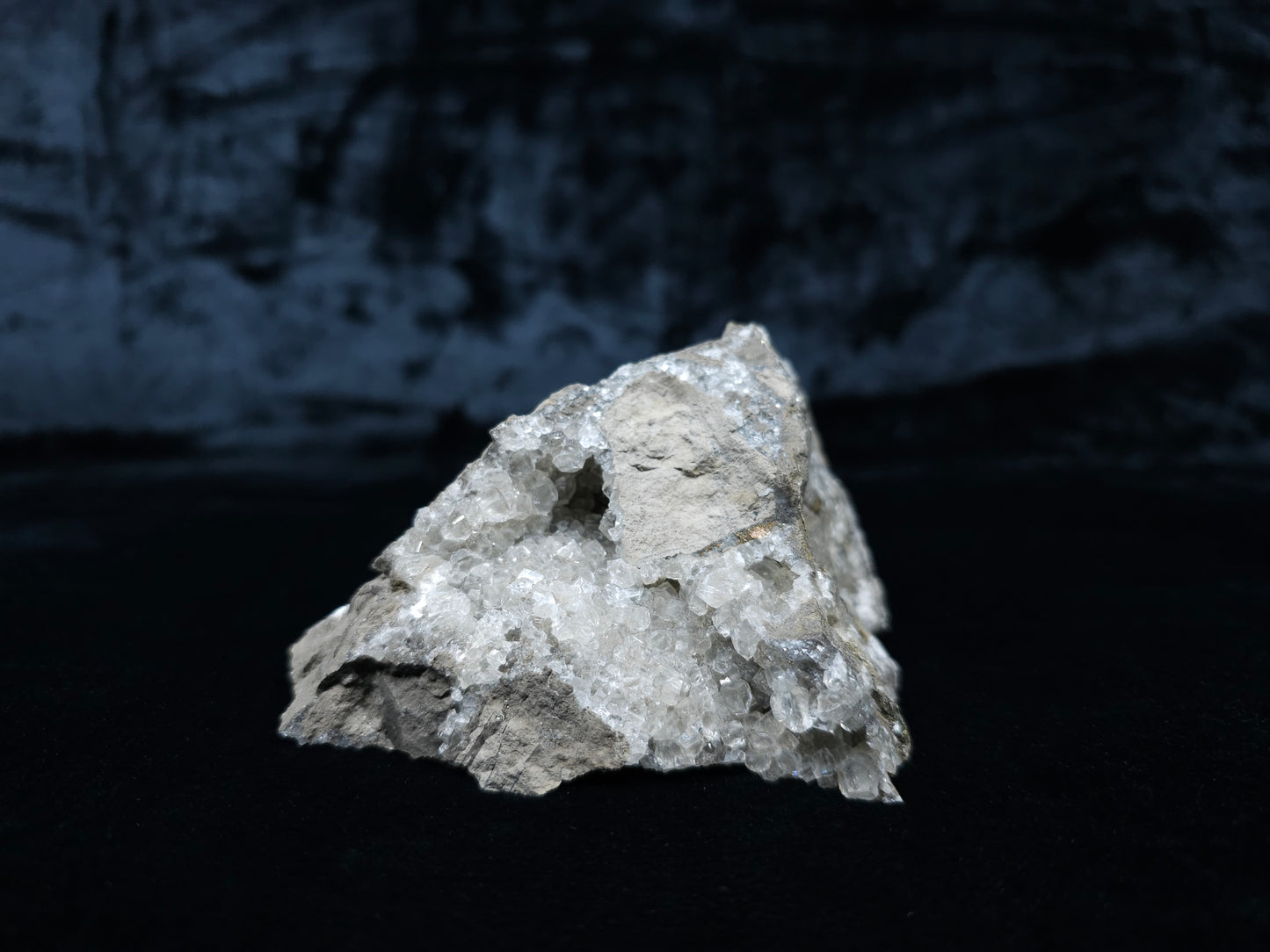 #33050 Super clear Nailhead Spar Calcite small geode, Chalcopyrite ore and multiple small fossils in the matrix