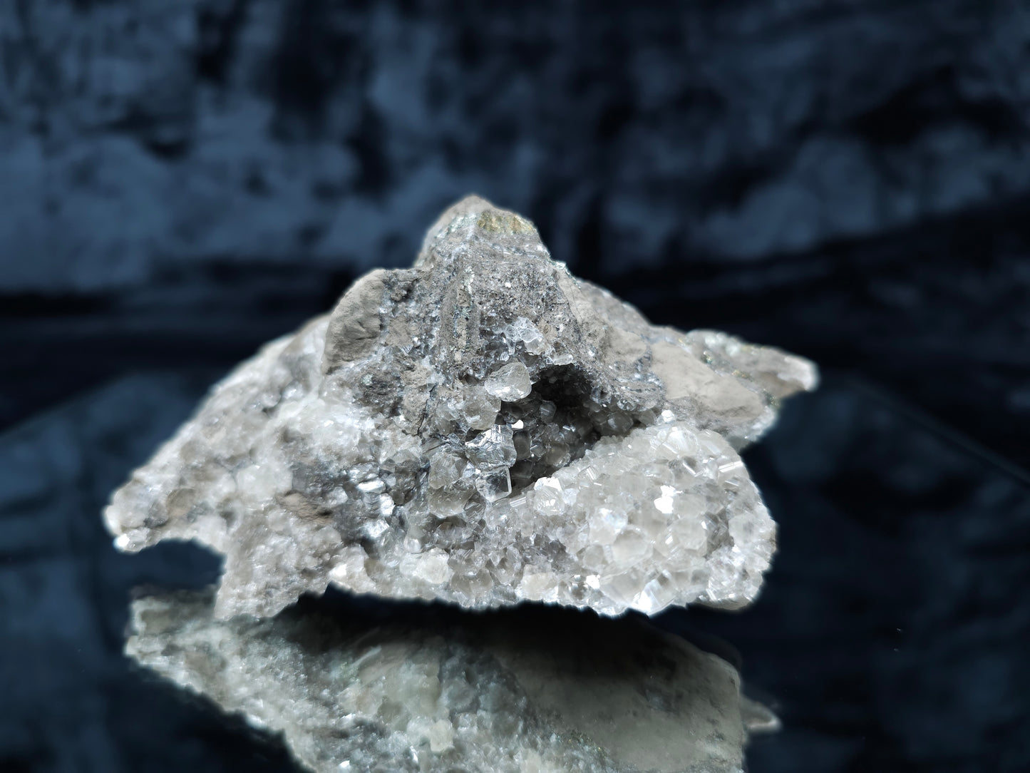 #33057 Super clear Nailhead Spar Calcite small geode, Chalcopyrite ore and multiple small fossils in the matrix