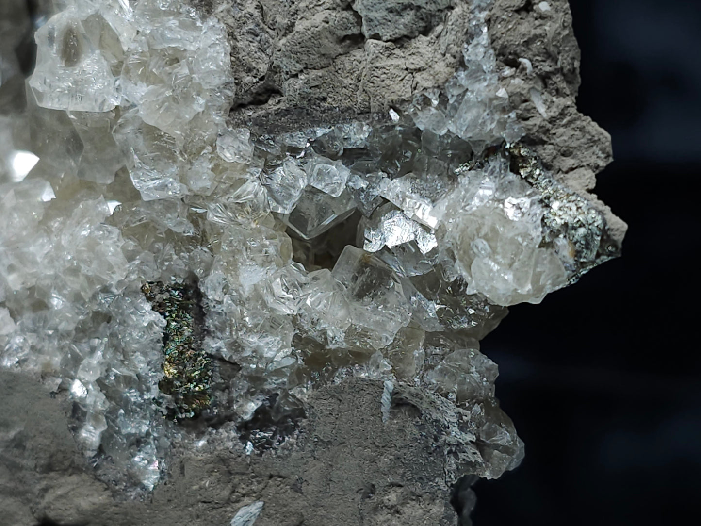 #33073 Super clear Nailhead Spar Calcite cluster, Chalcopyrite ore and multiple small fossils in the matrix