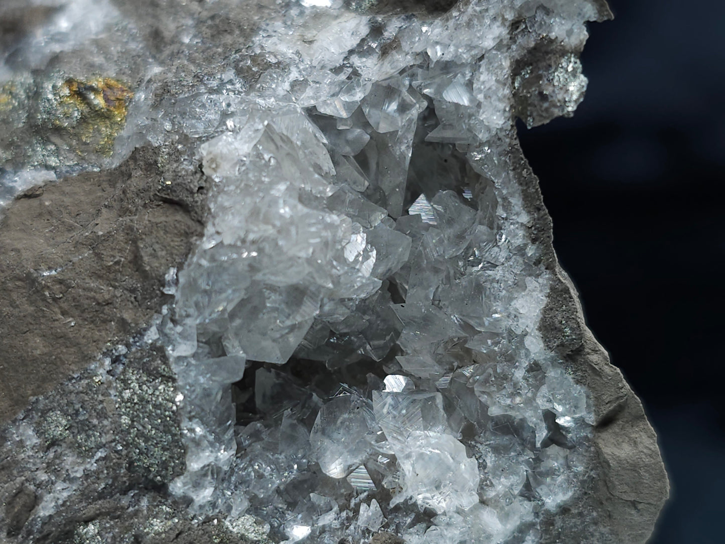#33074 Super clear Nailhead Spar Calcite geode, Chalcopyrite ore and multiple small fossils in the matrix