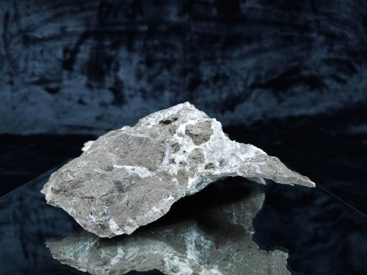 #33082 Super clear Nailhead Spar Calcite cluster, Chalcopyrite ore and multiple small fossils in the matrix