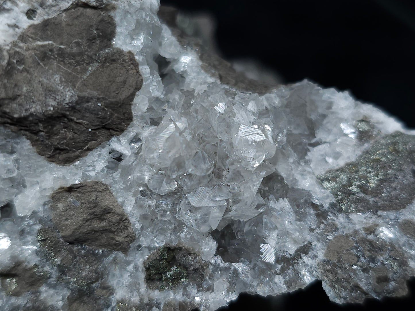 #33082 Super clear Nailhead Spar Calcite cluster, Chalcopyrite ore and multiple small fossils in the matrix