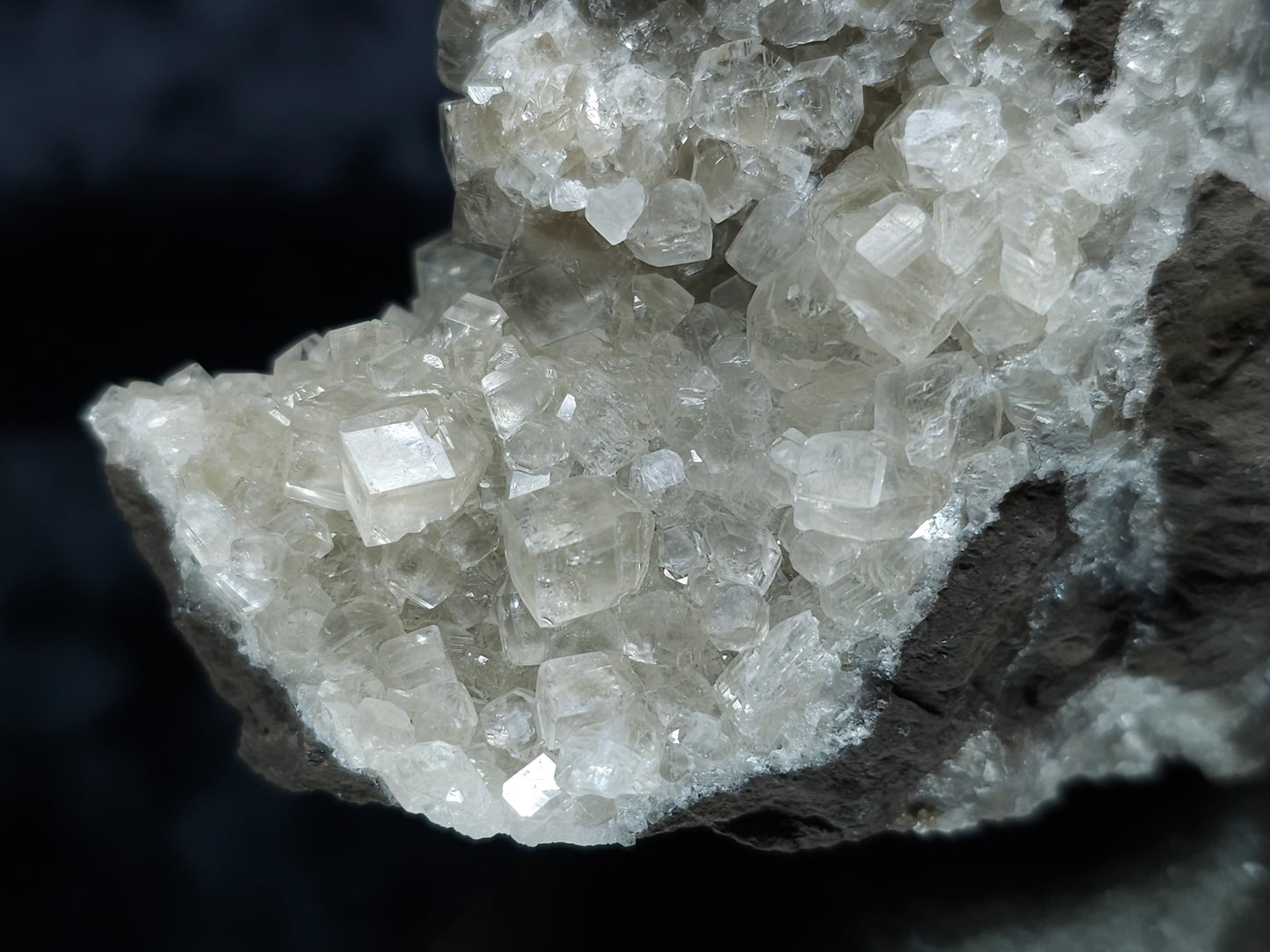#33090 Super clear Nailhead Spar Calcite geode, Chalcopyrite ore and multiple small fossils in the matrix
