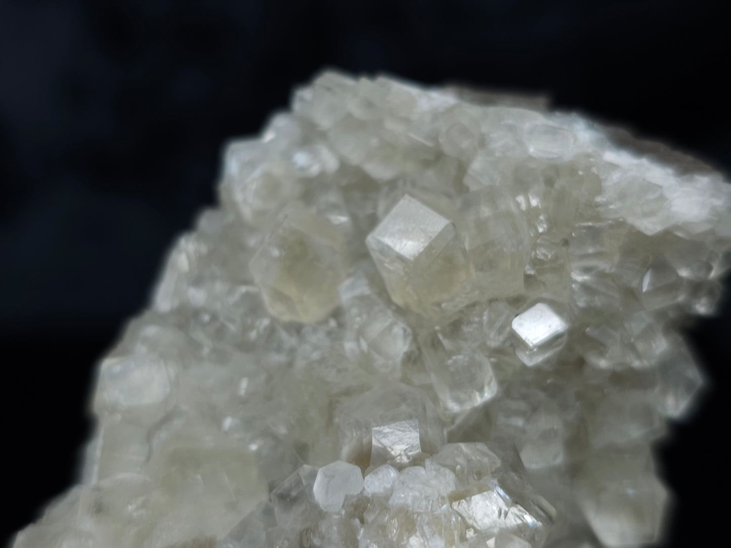 #33090 Super clear Nailhead Spar Calcite geode, Chalcopyrite ore and multiple small fossils in the matrix